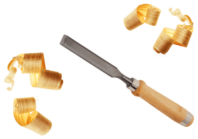 Stechbeitel umgeben von Holzspähnen