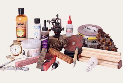 Leime, Lackierungen und anderes Zubehör zur Holzverarbeitung